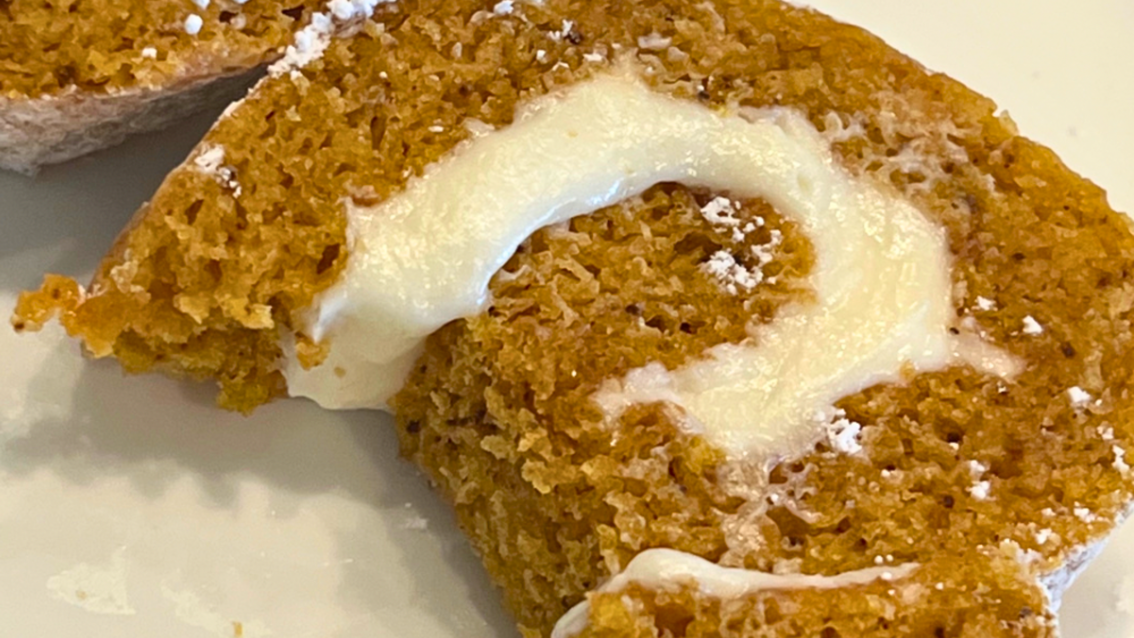 Libby’s Pumpkin Roll – Classic Holiday Dessert with Cream Cheese Filling
